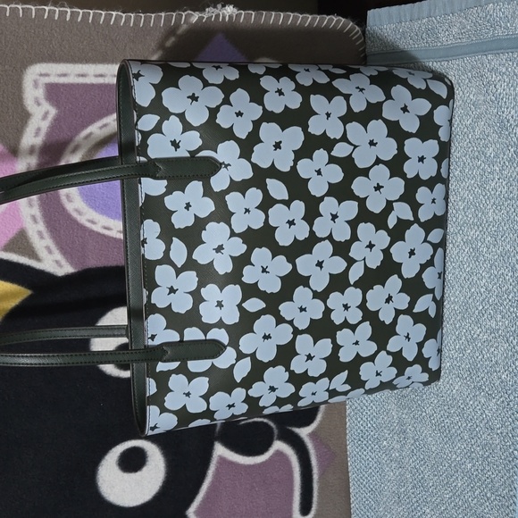 Kate Spade New York Brynn Tote (Graphic Blooms) - Picture 3 of 5